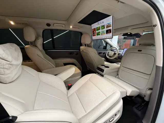 Li Auto i8 — Фото автомобиля 16