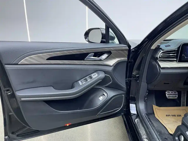 Hongqi H9 — Фото автомобиля 8