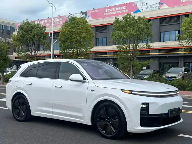 Li Auto L7 — Фото автомобиля 3