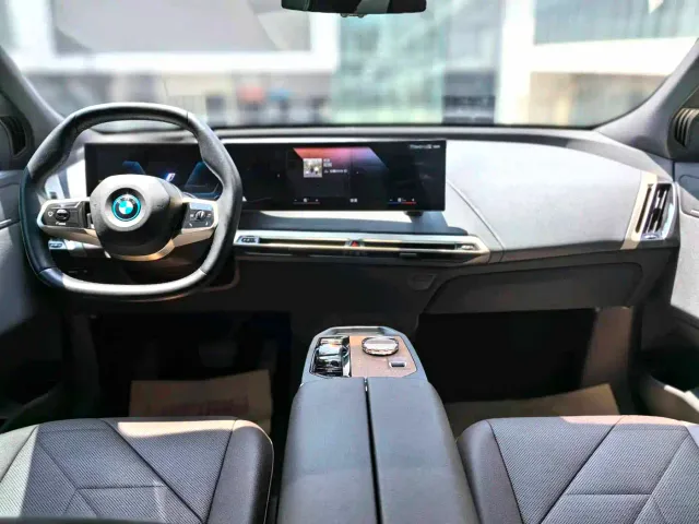 BMW iX — Фото автомобиля 7