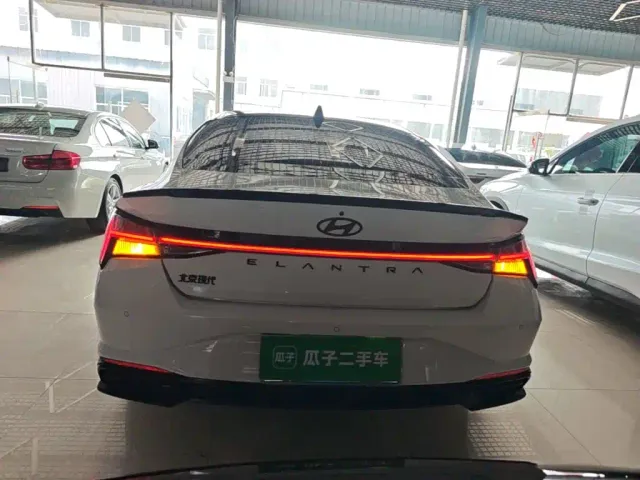 Hyundai Elantra — Фото автомобиля 5