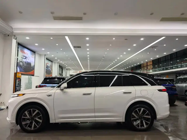 Li Auto L7 — Фото автомобиля 2