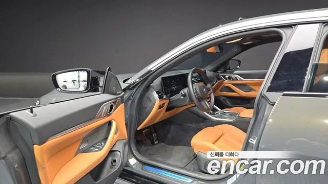 BMW i4 — Фото автомобиля 15