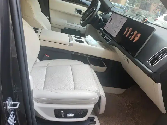 Li Auto L8 — Фото автомобиля 8