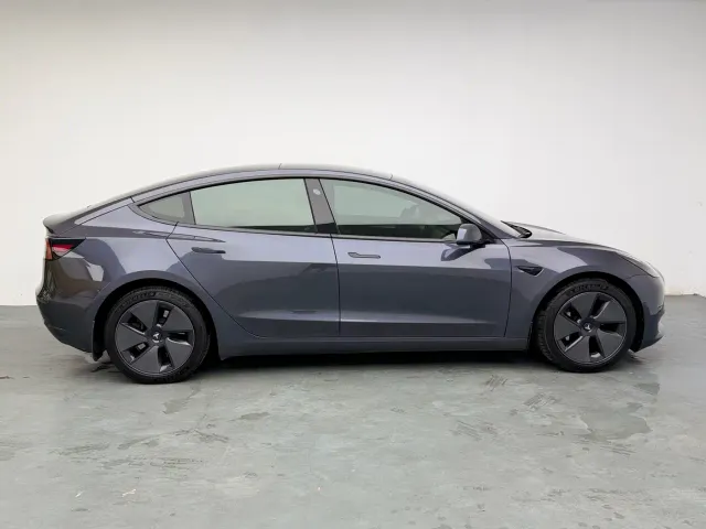 Tesla Model 3 — Фото автомобиля 15