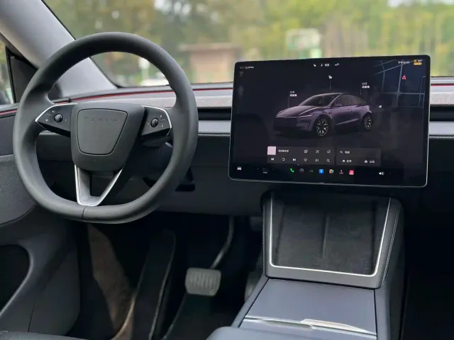Tesla Model Y — Фото автомобиля 10