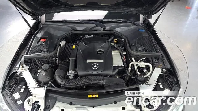Mercedes-Benz E-Class — Фото автомобиля 5