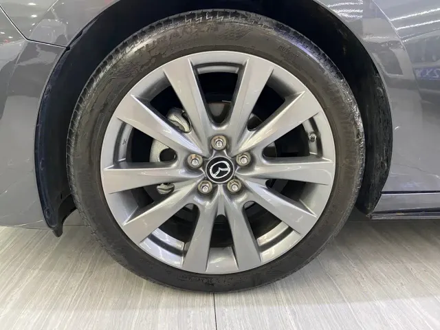 Mazda Axela — Фото автомобиля 10