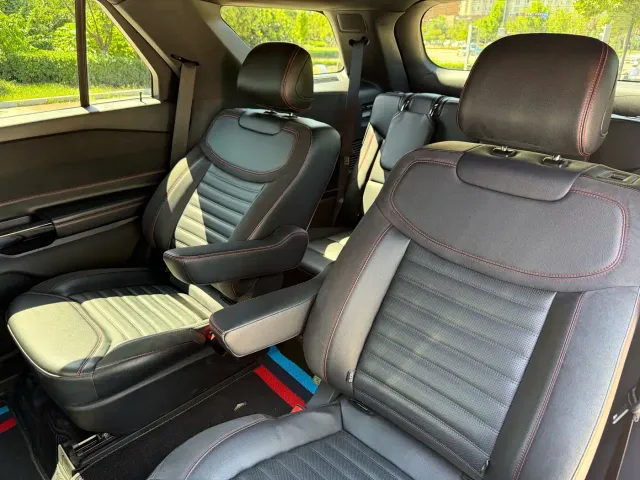 Ford Explorer — Фото автомобиля 16