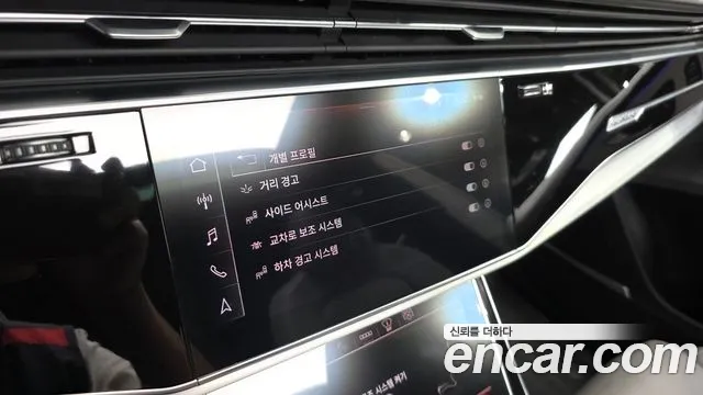 Audi Q8 55 TFSI quattro Premium — Фото автомобиля 16