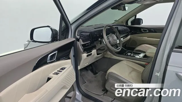 Kia Carnival Generation 4 — Фото автомобиля 15