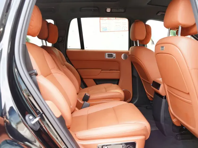 Li Auto L8 — Фото автомобиля 6