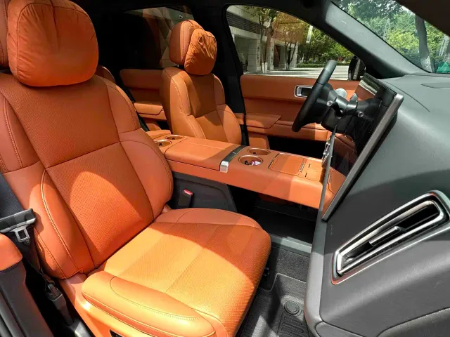 Li Auto L8 — Фото автомобиля 20