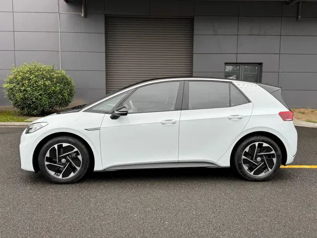Volkswagen ID.3 — Фото автомобиля 3