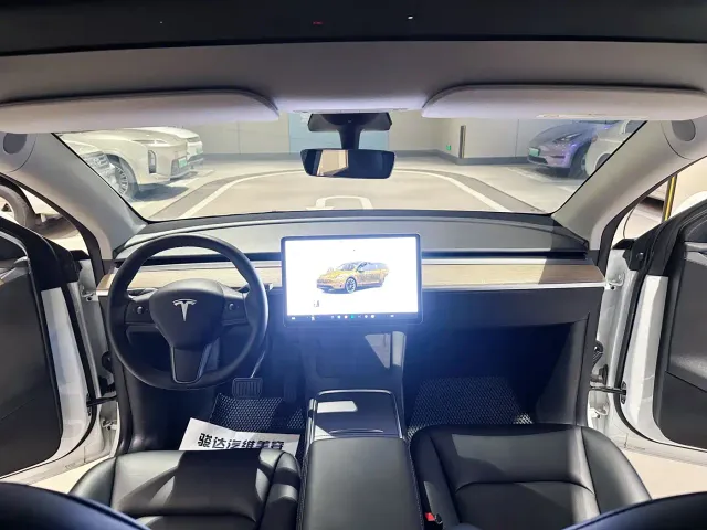 Tesla Model Y — Фото автомобиля 14