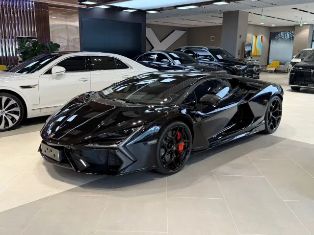 Lamborghini Revuelto — Фото автомобиля 2