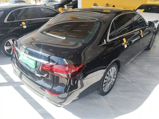 Mercedes-Benz E-Class — Фото автомобиля 6