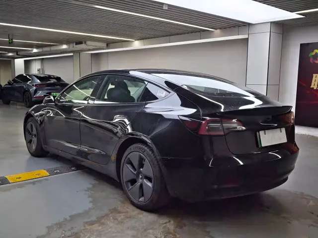 Tesla Model 3 — Фото автомобиля 15
