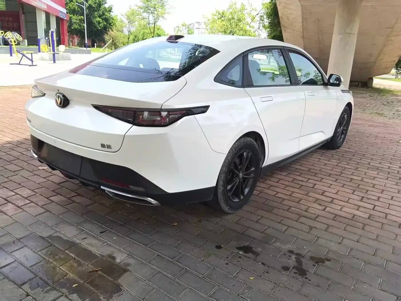 Changan Yida 2023 Blue Whale NE 1.5T GDI DCT Premium — Фото автомобиля 9