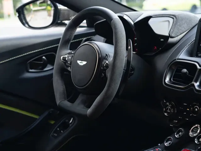 Aston Martin V8 Vantage — Фото автомобиля 22