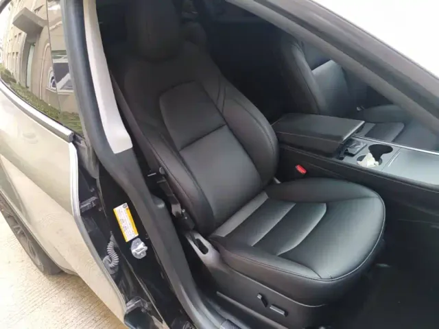 Tesla Model Y — Фото автомобиля 24