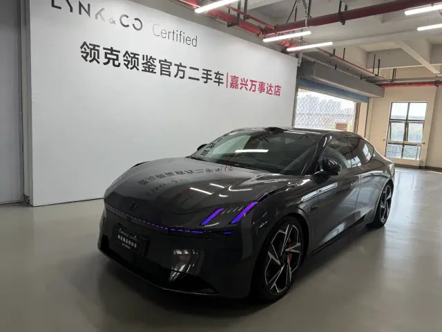 Фотография автомобиля — Lynk & Co Z10