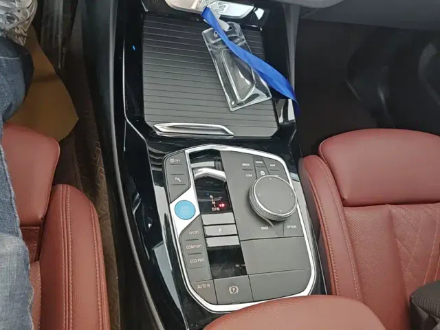 BMW iX3 — Фото автомобиля 13