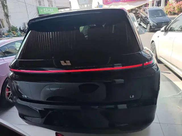 Li Auto L8 — Фото автомобиля 5
