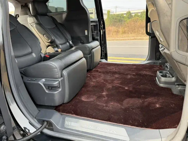 Toyota Sienna — Фото автомобиля 19