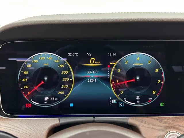 Mercedes-Benz E-Class — Фото автомобиля 14