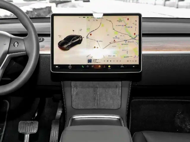 Tesla Model Y — Фото автомобиля 12