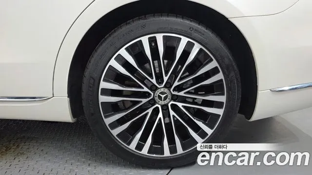 Mercedes-Benz S-Class — Фото автомобиля 16