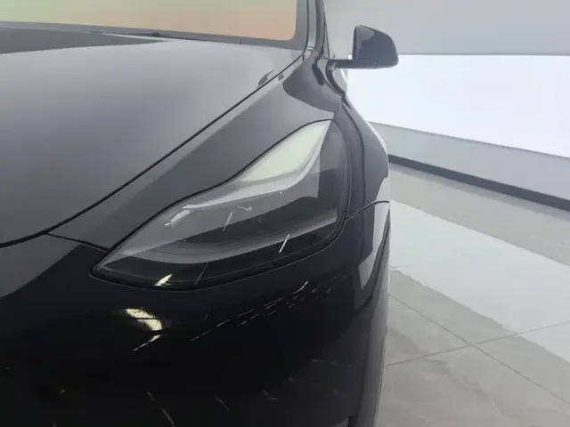 Tesla Model Y — Фото автомобиля 5