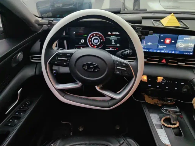 Hyundai Elantra — Фото автомобиля 6