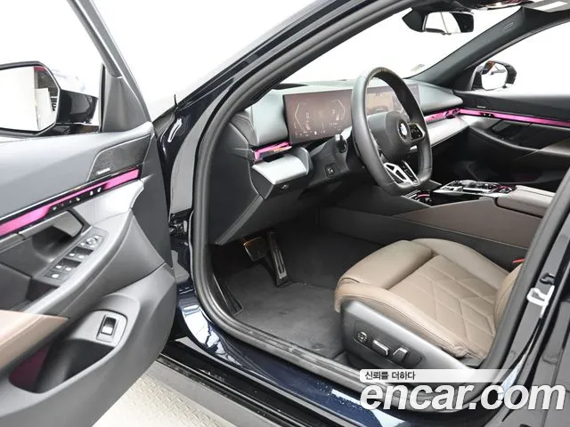 BMW 5 Series G60 — Фото автомобиля 11