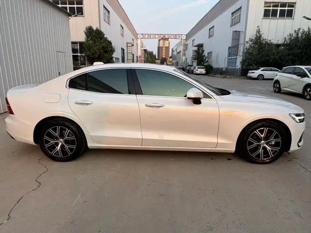 Volvo S60 — Фото автомобиля 6
