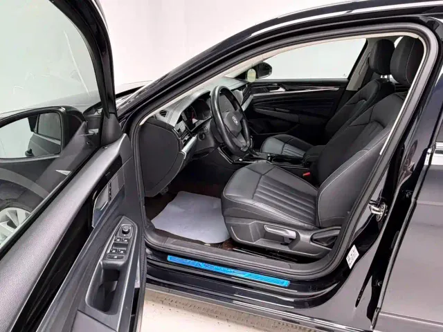 Volkswagen Passat — Фото автомобиля 18