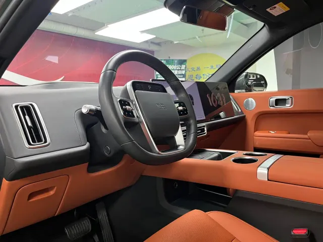 Li Auto L7 — Фото автомобиля 8