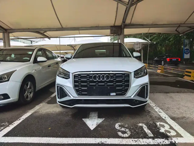 Audi Q2L — Фото автомобиля 2