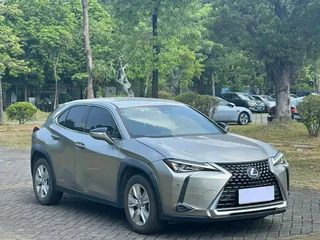 Lexus UX — Фото автомобиля 3
