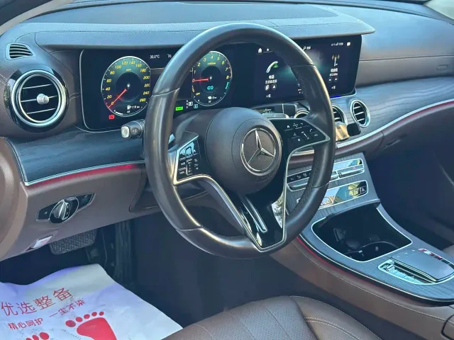 Mercedes-Benz E-Class — Фото автомобиля 19