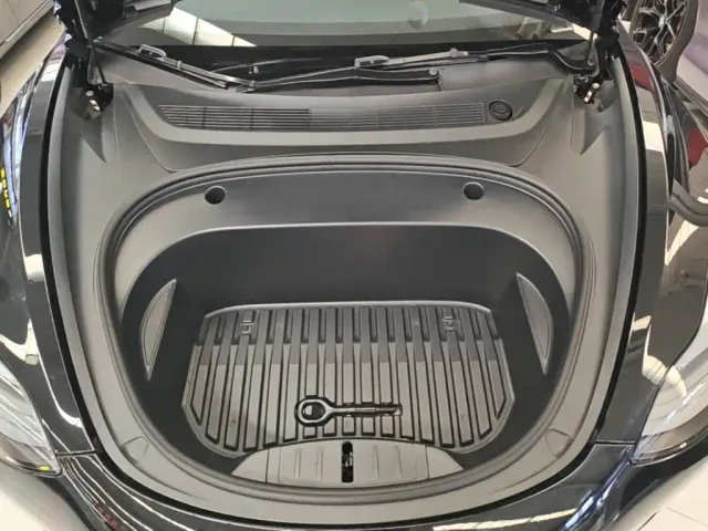 Tesla Model 3 — Фото автомобиля 19