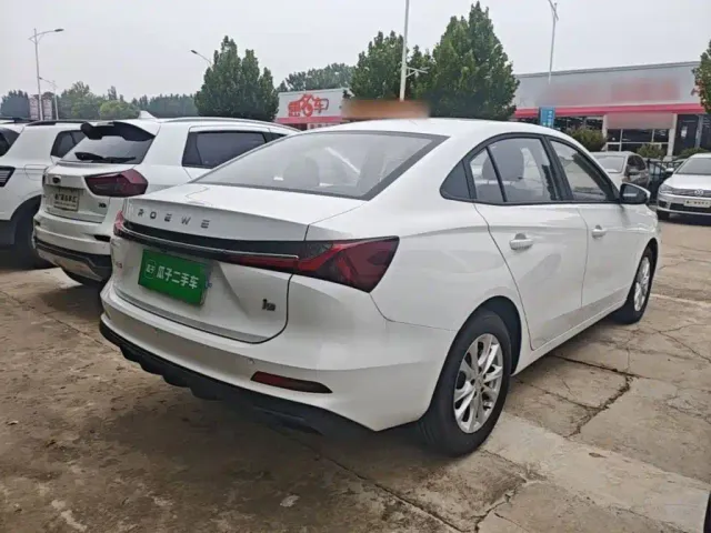 Roewe i5 — Фото автомобиля 6