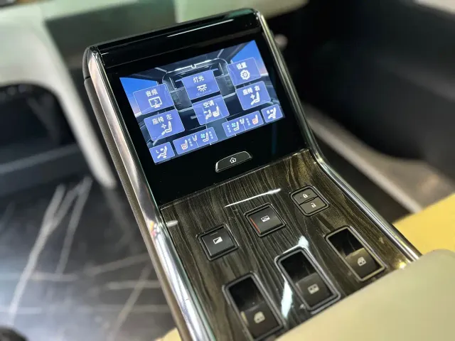 Lexus LM — Фото автомобиля 25