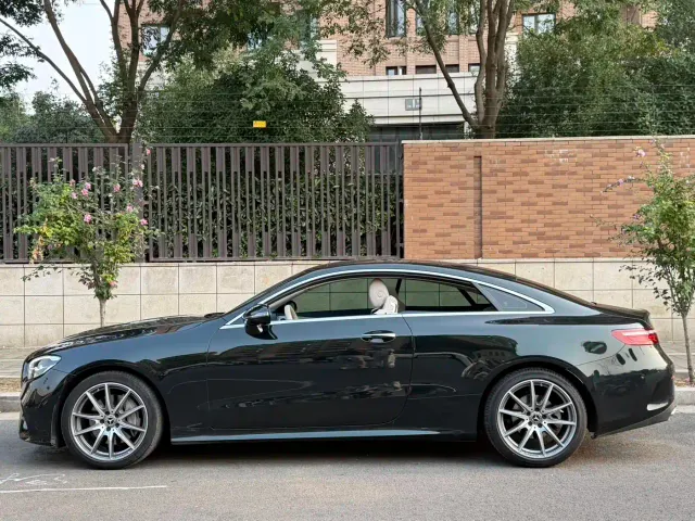 Mercedes-Benz E-Class — Фото автомобиля 7