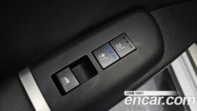 Hyundai Grandeur Grandeur (GN7) 2.5 Бензин 2WD — Фото автомобиля 24