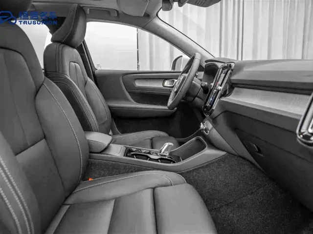 Volvo XC40 — Фото автомобиля 15
