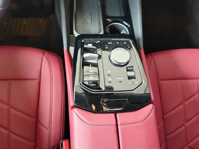 BMW i5 — Фото автомобиля 12