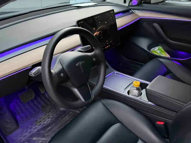 Tesla Model 3 — Фото автомобиля 8