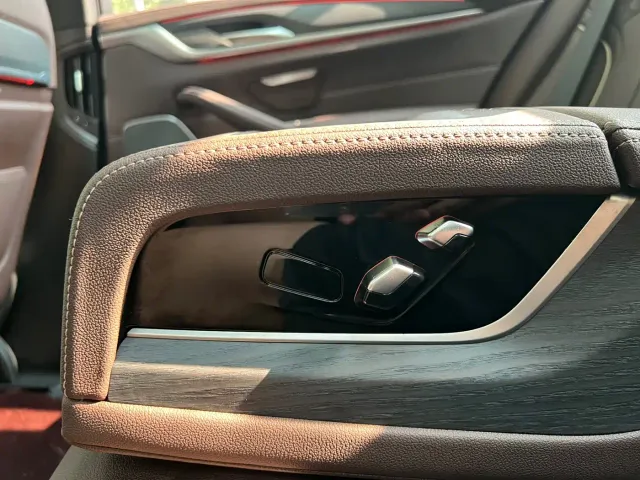 BMW 5 Series — Фото автомобиля 14